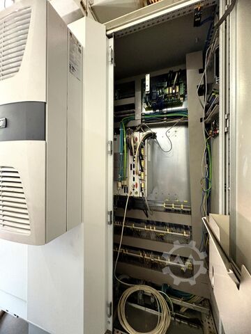 ศูนย์เครื่องจักรกลแนวตั้ง MIKRON UCP 1000