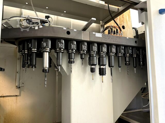 Universal machining center MIKRON UCP 1350