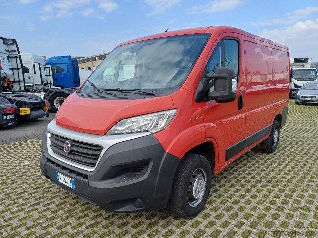 Furgão de painéis Fiat DUCATO