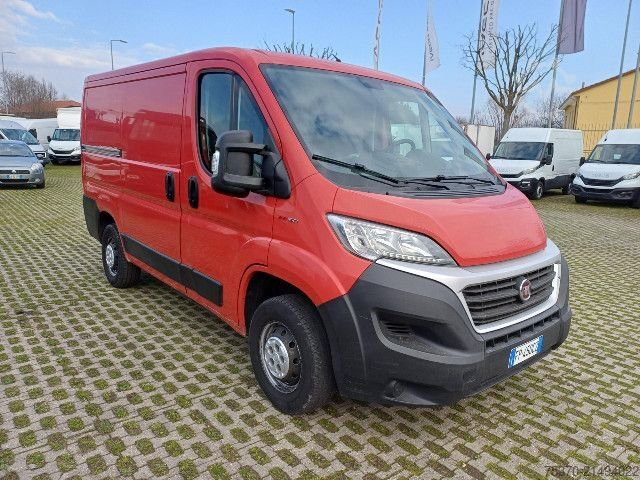 Furgão de painéis Fiat DUCATO