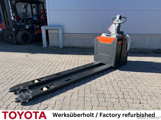 Electric Pallet Truck Toyota LPE 220