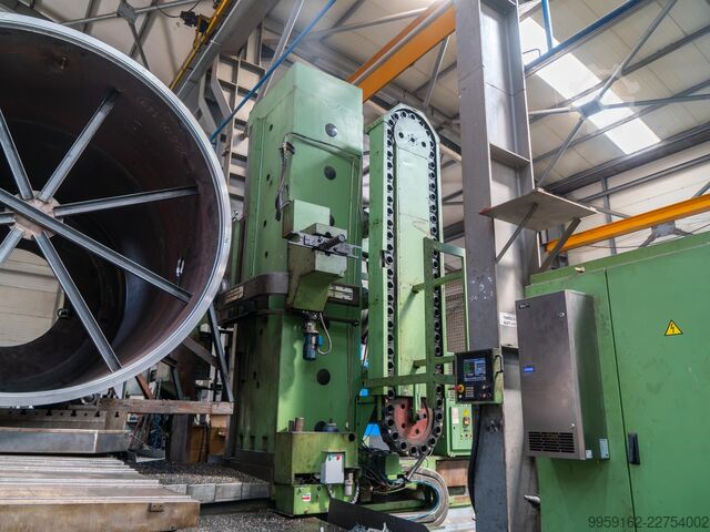 מכונת קדיחה עם שולחן TOS Varnsdorf WHQ 13.8