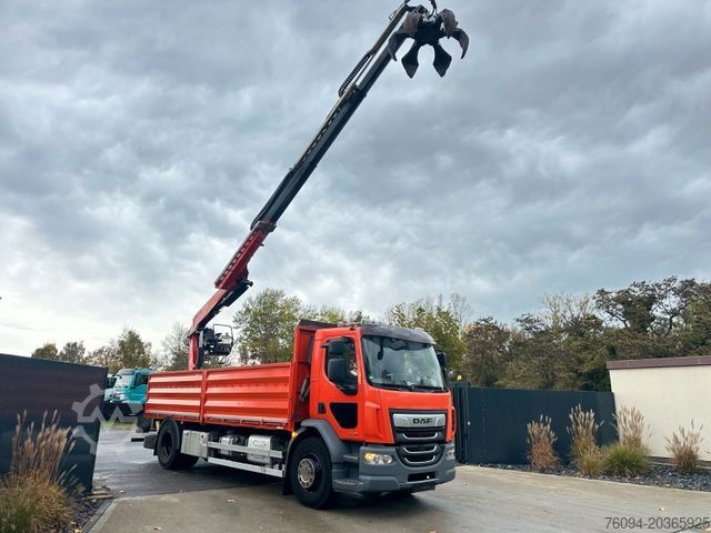 Flatbed truck DAF LF 320 Pritsche SCHROTTGREIFER KRAN 14m FUNK