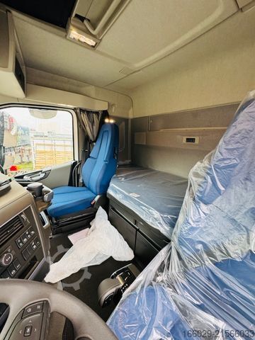 کامیون سنگین‌وظیفه VOLVO FH 500 8x4 Kran F710 RA2.27 Jib & Winde Sofort