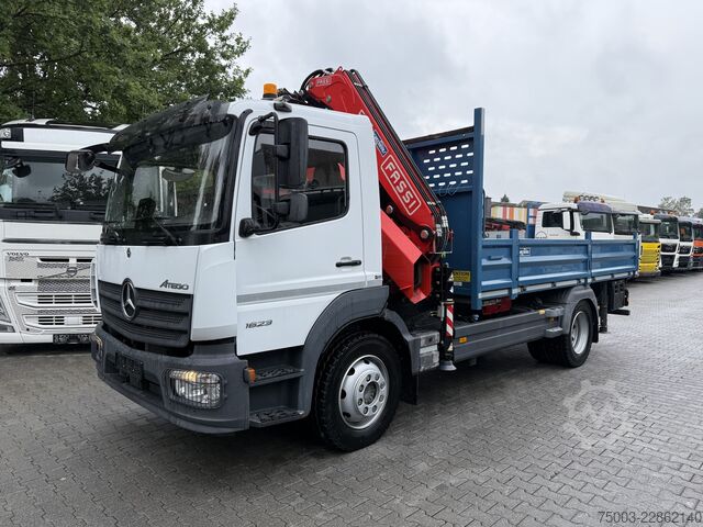 Flatbed truck Mercedes-Benz Atego 1623 4X2 Kran Fassi F135