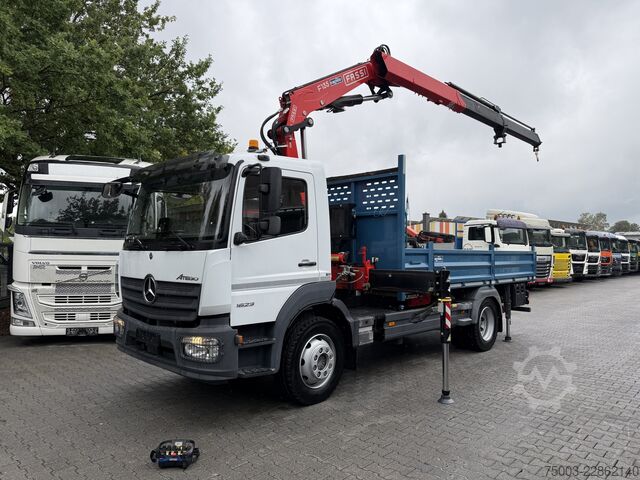 Flatbed truck Mercedes-Benz Atego 1623 4X2 Kran Fassi F135