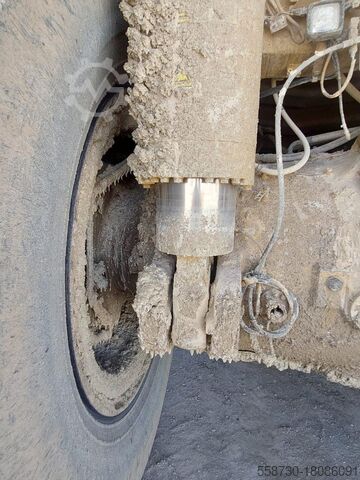 Döngölő teherautó Caterpillar 777G **EPA**