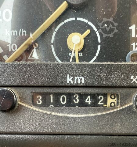 משאית עם ארגז קבוע Iveco EUROCARGO 150E23