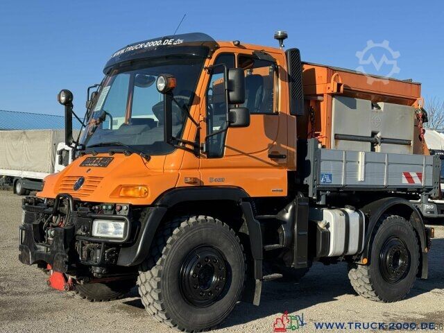 Nákladné vozidlo na špeciálne účely Unimog U 400 4x4 Winterdienst epoke Salzstreuer 238 PS