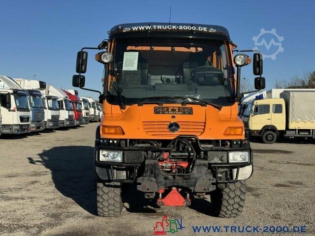 Nákladné vozidlo na špeciálne účely Unimog U 400 4x4 Winterdienst epoke Salzstreuer 238 PS