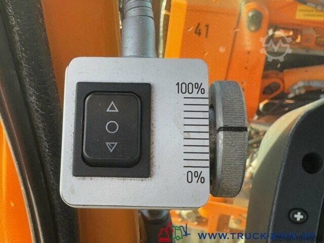 Nákladné vozidlo na špeciálne účely Unimog U 400 4x4 Winterdienst epoke Salzstreuer 238 PS