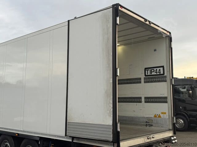 Chladená/mrazená preprava Schmitz Cargobull Thermo King SLXi 300 only 3748 hours / Disc Brakes