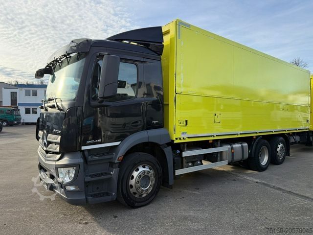 Autocamion cu caroserie tip cutie MERCEDES-BENZ ANTOS 2546 L Getränkekoffer 7,70 m LBW 2 T*LENK