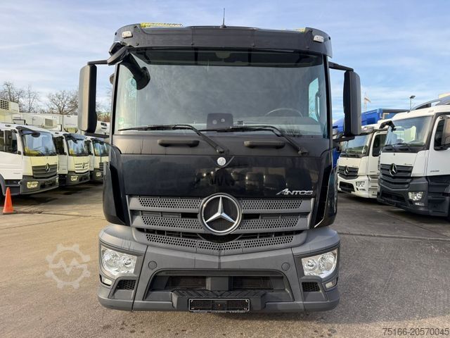 Autocamion cu caroserie tip cutie MERCEDES-BENZ ANTOS 2546 L Getränkekoffer 7,70 m LBW 2 T*LENK
