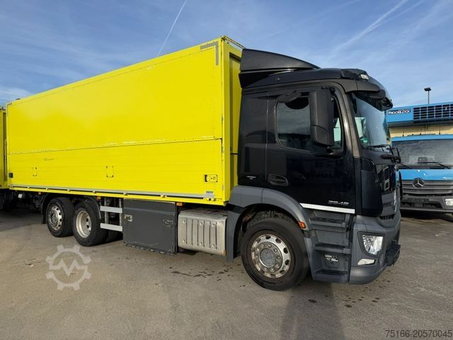 Autocamion cu caroserie tip cutie MERCEDES-BENZ ANTOS 2546 L Getränkekoffer 7,70 m LBW 2 T*LENK