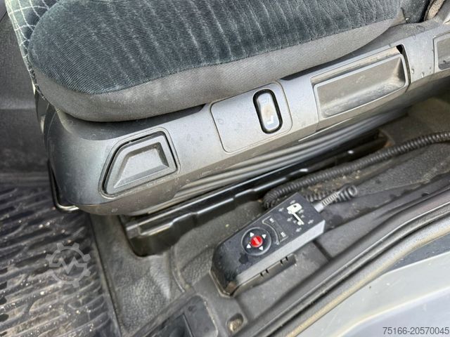 Autocamion cu caroserie tip cutie MERCEDES-BENZ ANTOS 2546 L Getränkekoffer 7,70 m LBW 2 T*LENK