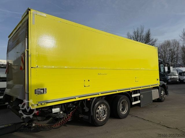 Autocamion cu caroserie tip cutie MERCEDES-BENZ ANTOS 2546 L Getränkekoffer 7,70 m LBW 2 T*LENK