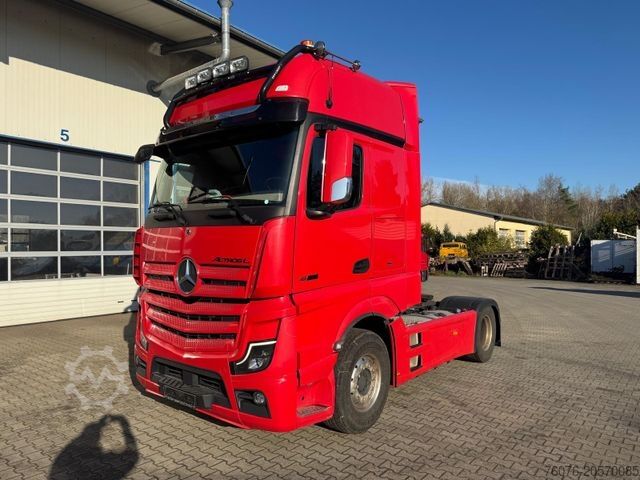 Standard tractor unit MERCEDES-BENZ MB 1863 LS Gigaspace Solostar Nebenantrieb