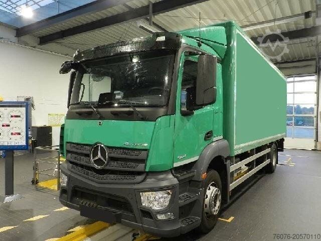 Samochód ciężarowy typu furgon MERCEDES-BENZ 1824 L Koffer 7.2 Seitentür LBW 2t Kamera