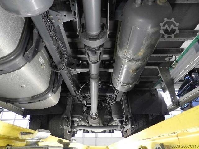 Samochód ciężarowy typu furgon MERCEDES-BENZ 1824 L Koffer 7.2 Seitentür LBW 2t Kamera