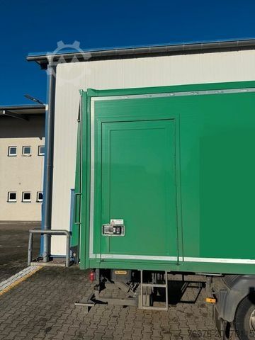 Kastes kravas automašīna MERCEDES-BENZ Atego 1524 L 7.2 m Koffer LBW2t Seitentür Kamera