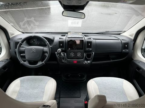अर्ध-संयोजित कैम्पर Carado VAN V337 Europa Edition