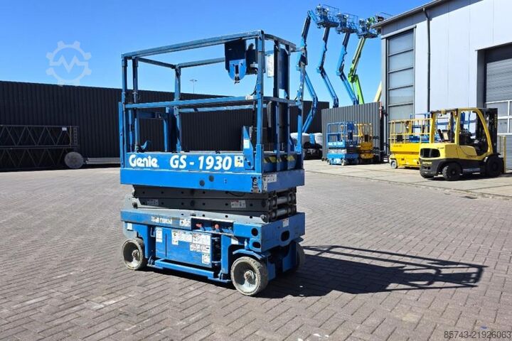 Ножичен асансьор Genie GS1930 Electric, Working Height 7.8 m, 227kg Capac
