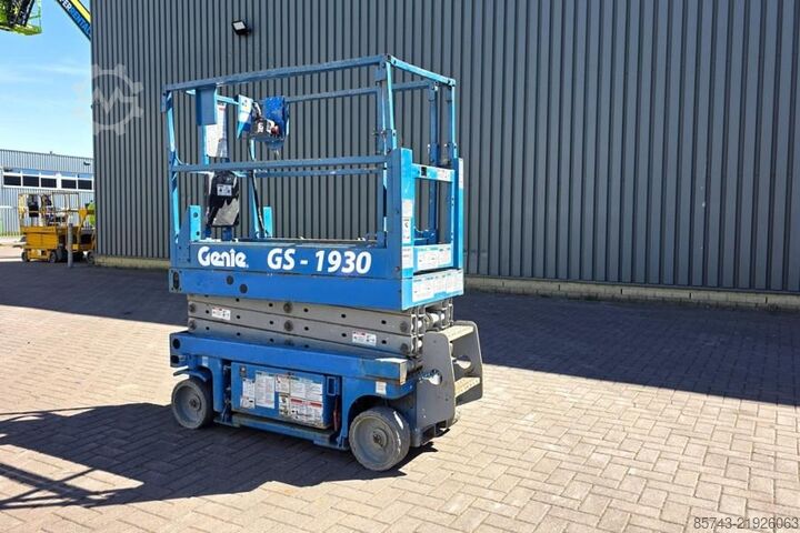 Ножичен асансьор Genie GS1930 Electric, Working Height 7.8 m, 227kg Capac