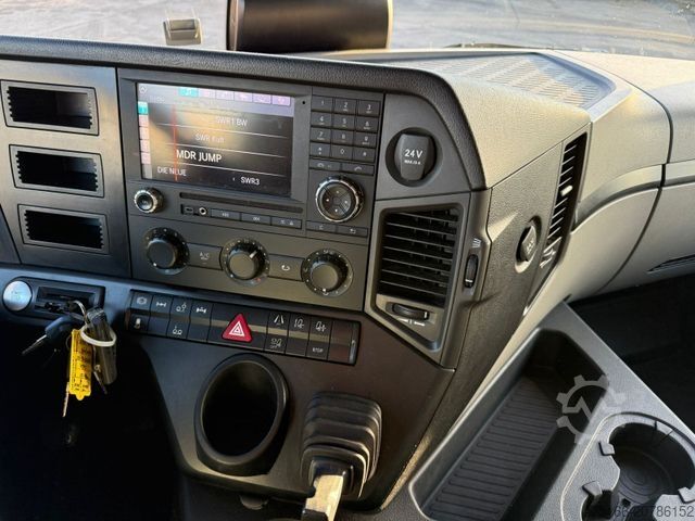 饮料卡车 MERCEDES-BENZ ANTOS 2532 L Getränkekoffer 7,40 m LBW 3 T*LENK