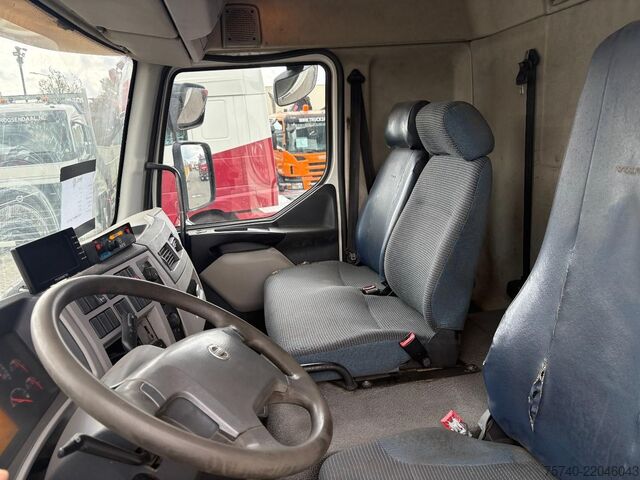 حقيبة سفر Volvo FL 12.240 + BLAD VERING + LOADLIFT 2.5t + LOW KM