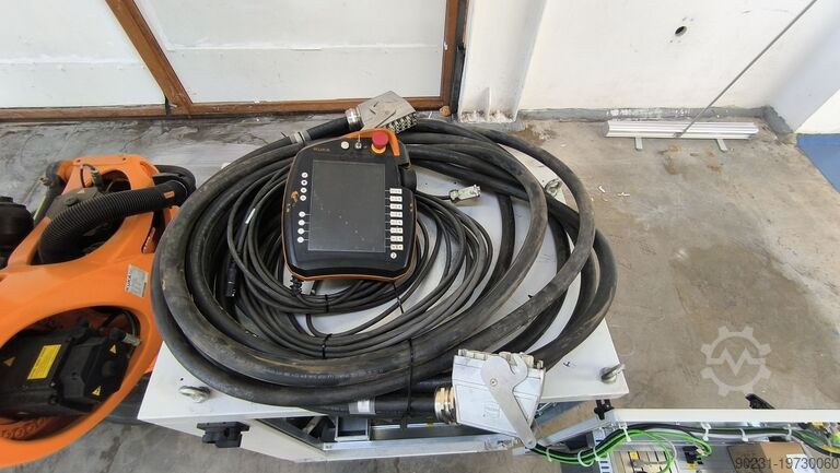 Pramoninis robotas KUKA KRC4 KR 180 R2900 PRIME REFURBISHED