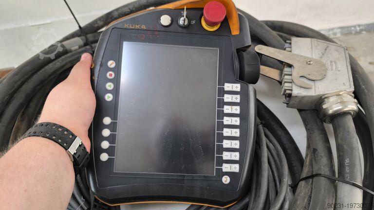 Индустриален робот KUKA KRC4 KR 180 R2900 PRIME TESTED PAINTED