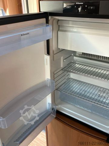 Ημιενσωματωμένο αυτοκινούμενο τροχόσπιτο LMC T 732 G - Einzelbetten -  - Solar -