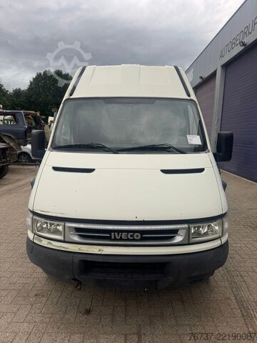 รถตู้ตู้ทึบ Iveco Daily **35C12-2300CC**
