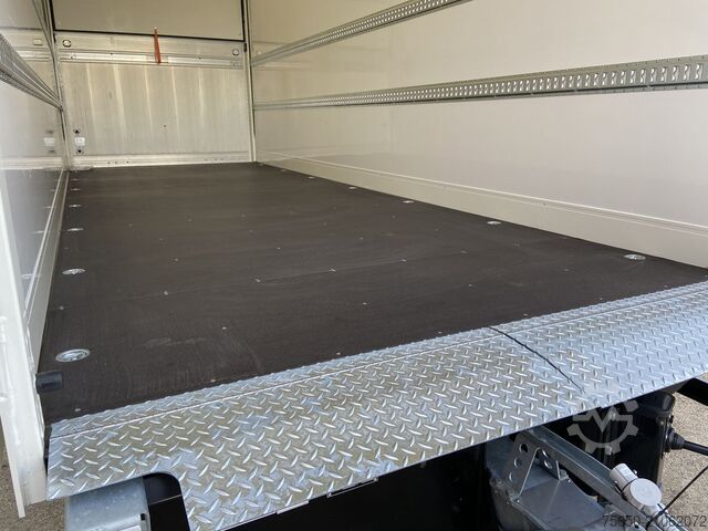 Каросерийно ремарке Möslein TK0105D-L Weiß  Tandem Koffer, Ladebordwand 1,5 t + DurchladbarNeufahrzeug --