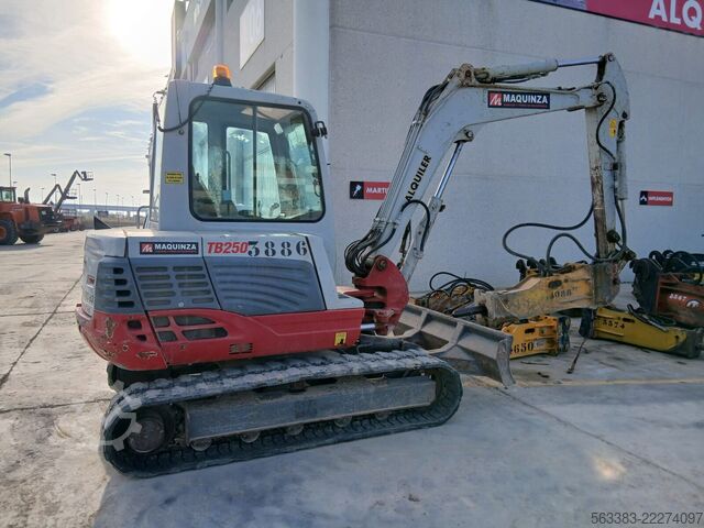 ミニショベル Takeuchi TB250