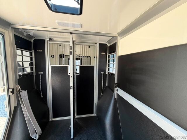 Transporteur de bétail RENAULT Master STX 5 Sitzer Haras ex. Lang Automatik