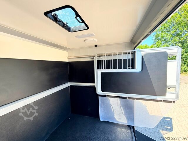 Transporteur de bétail RENAULT Master STX 5 Sitzer Haras ex. Lang Automatik