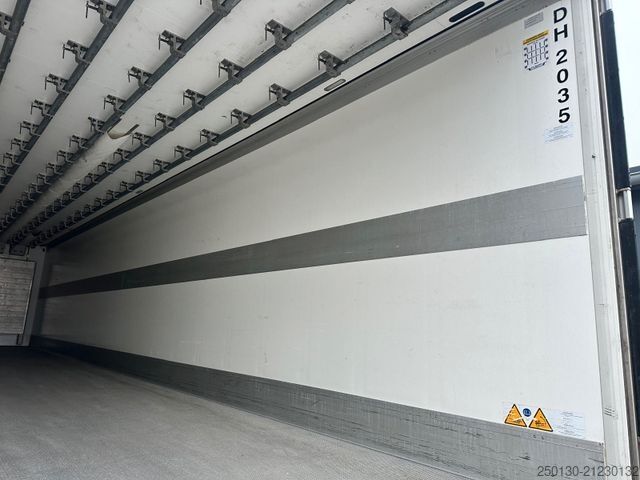 Reefer semitrailer SCHMITZ CARGOBULL SCB Tiefkoffer mit Rohrbahnen & Paletten Kiste