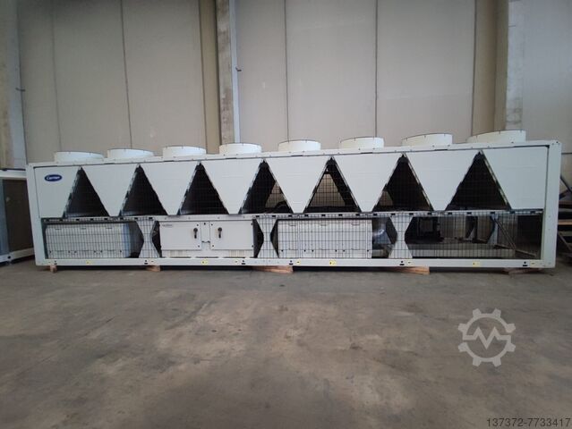 Carrier water chiller 988 kw 2015