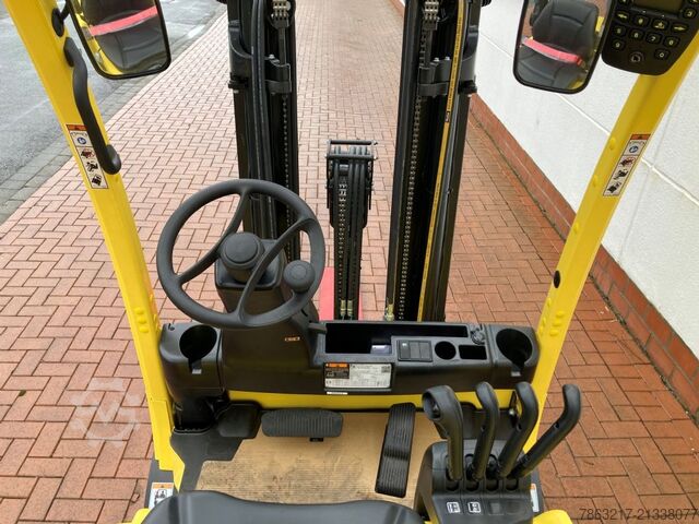 Electric 4-wheel forklift Hyster J 3.0 XN