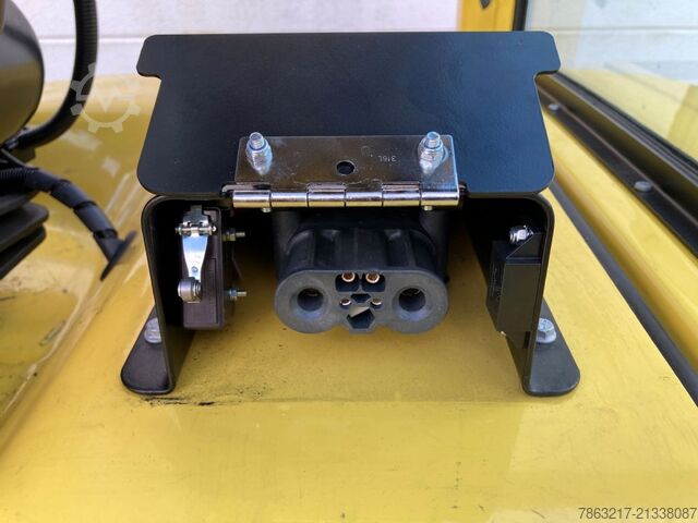 Electric 4-wheel forklift Hyster J 3.5 XN