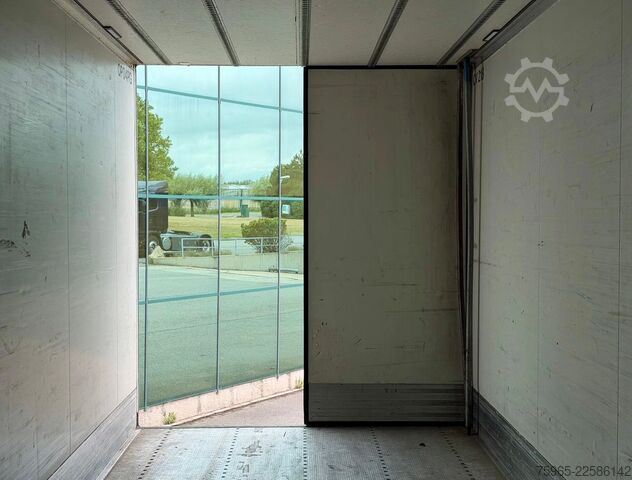 Reefer semitrailer KRONE N/A SD ISOLATED BOX THERMO KING SLXi 300 LIFT AX