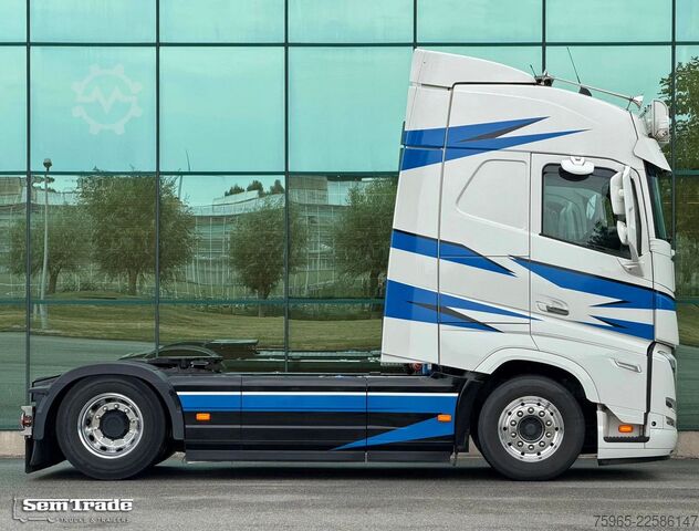Standard tractor unit VOLVO FH 13.500 GLOBETROTTER ONLY 312.000 KM DYNAMIC S
