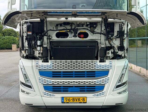 Standard tractor unit VOLVO FH 13.500 GLOBETROTTER ONLY 312.000 KM DYNAMIC S