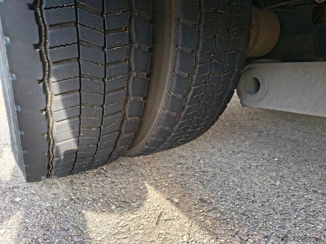 Camión plataforma con toldo MERCEDES-BENZ Atego 1224 Pritsche/Plane, BL, LBW BÄR 1500 kg,