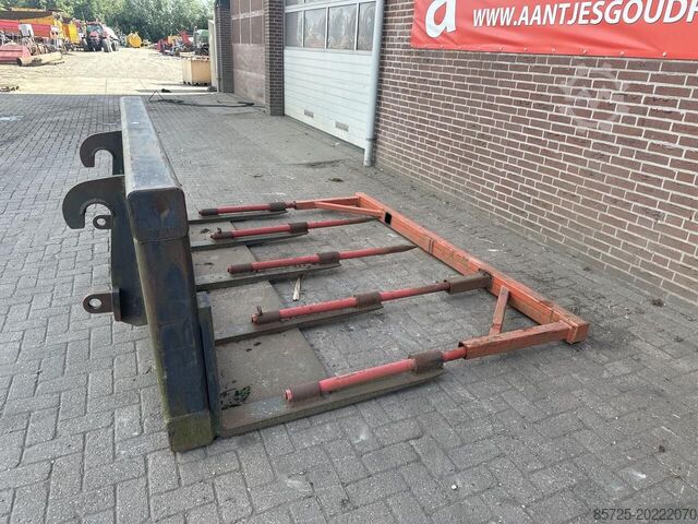 Grabb av rundballer  Tandenbak