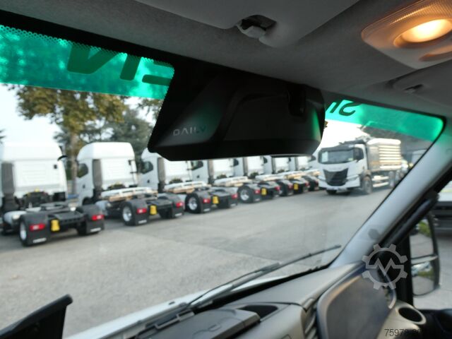 Furgon daruval szerelvénnyel, teherautóra szerelve Iveco Daily 72C16
