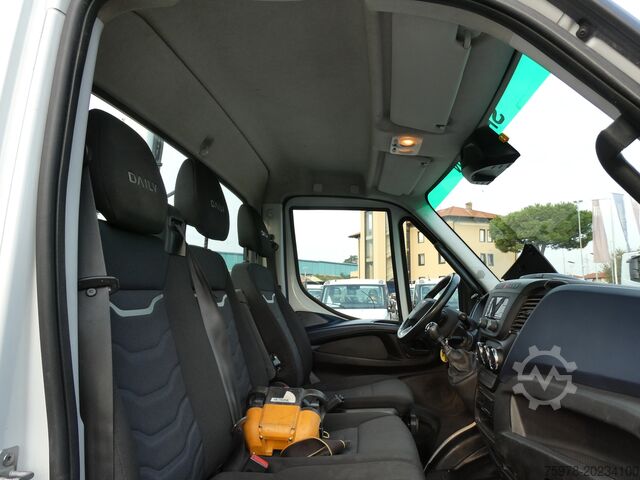 Furgon daruval szerelvénnyel, teherautóra szerelve Iveco Daily 72C16