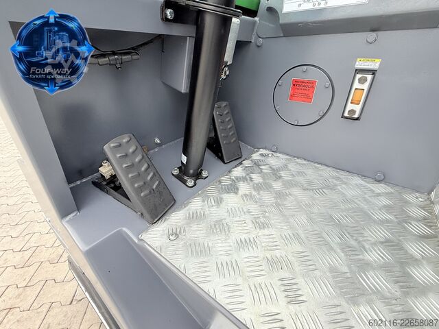 चार-तरफ़ा फोर्कलिफ्ट Combilift CB4000 GAS TRIPLEX 6800 POSITIONER CABIN